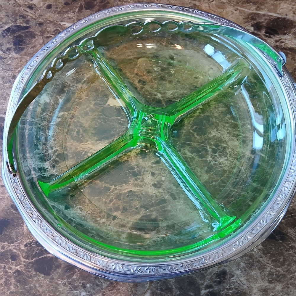 Green Uranium Vaseline Glass Relish Candy Nuts Dish 4 Part Divided DepressionT - Picture 11 of 11